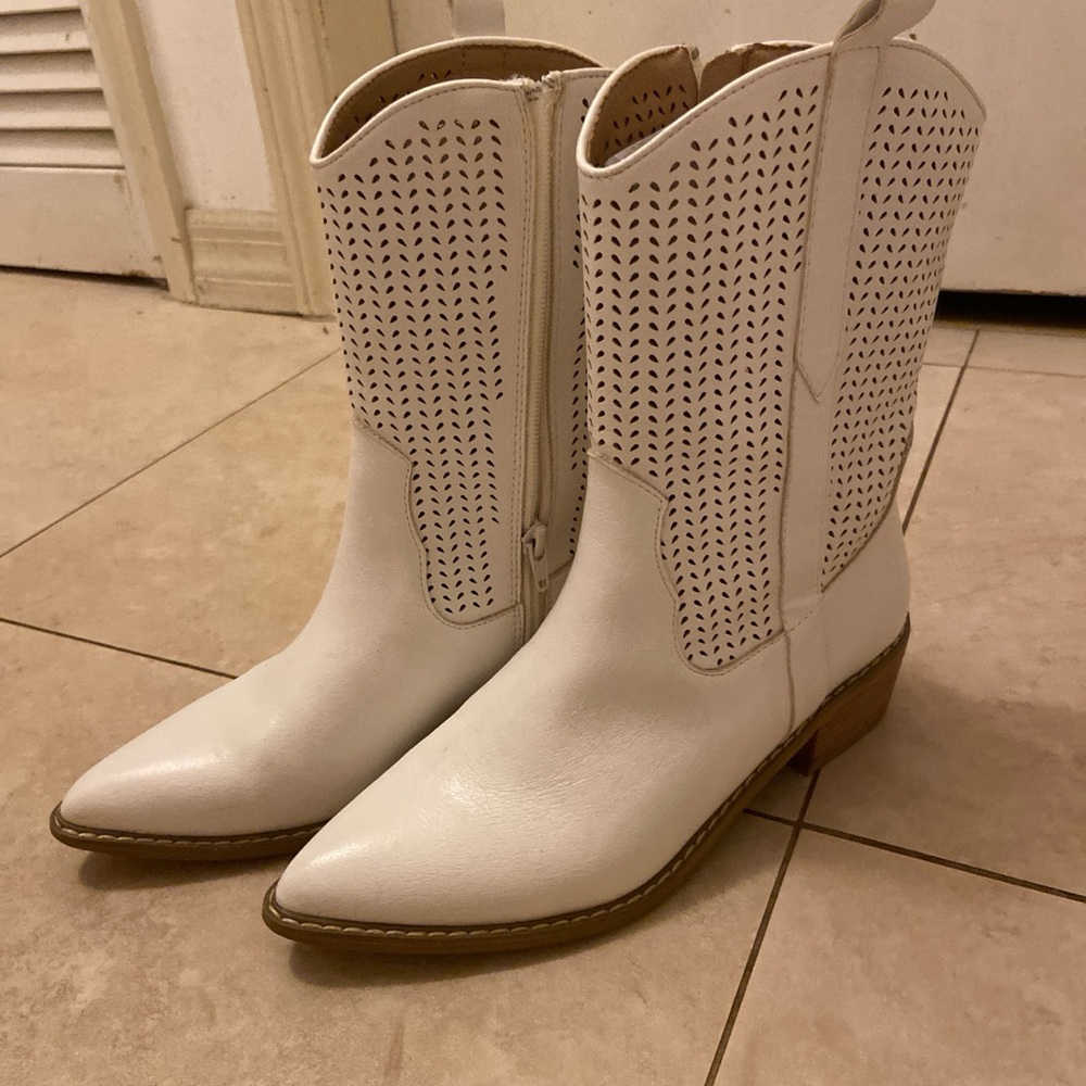 Altard state white boots